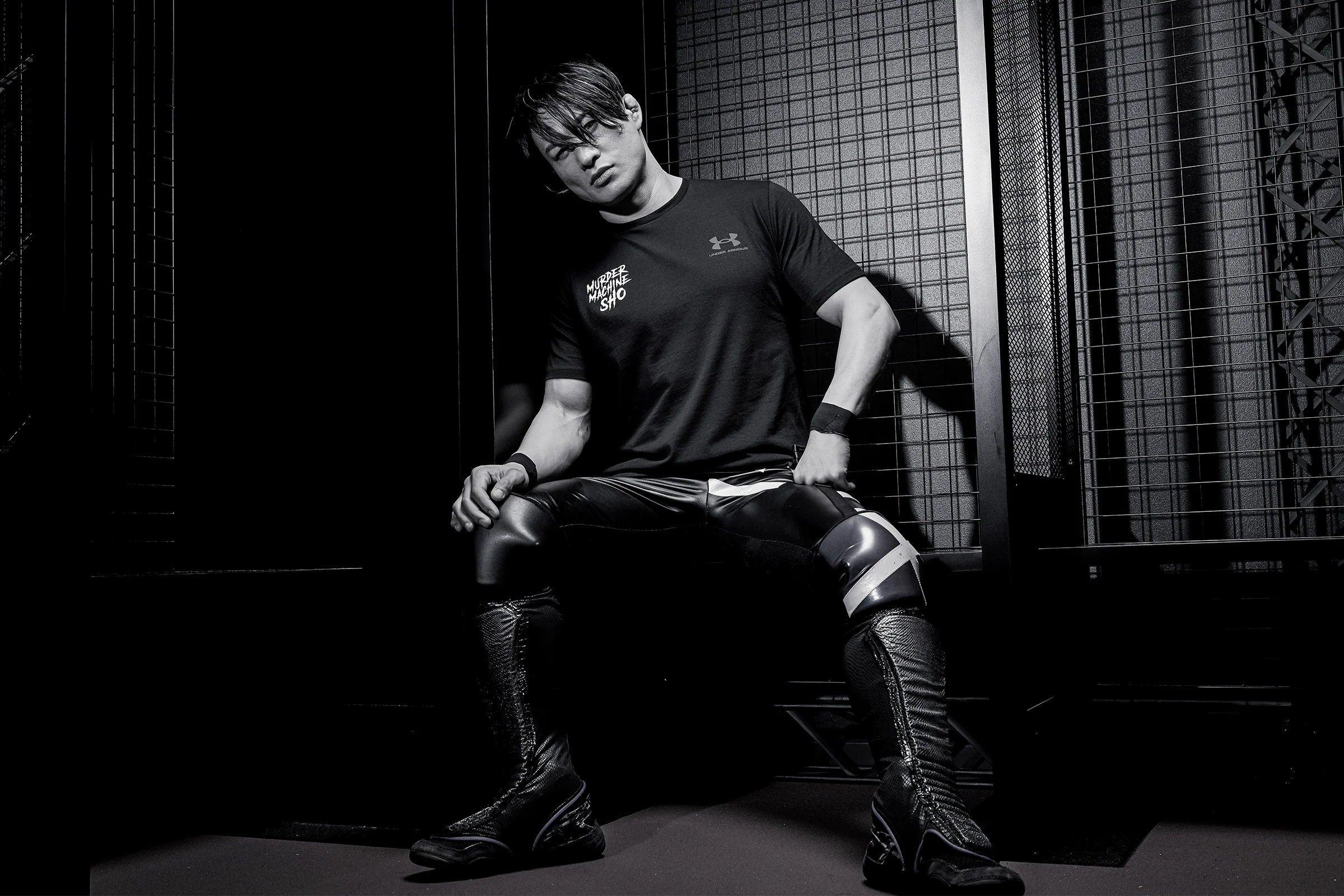 UA SHO グラフィック Tシャツ - Image 4