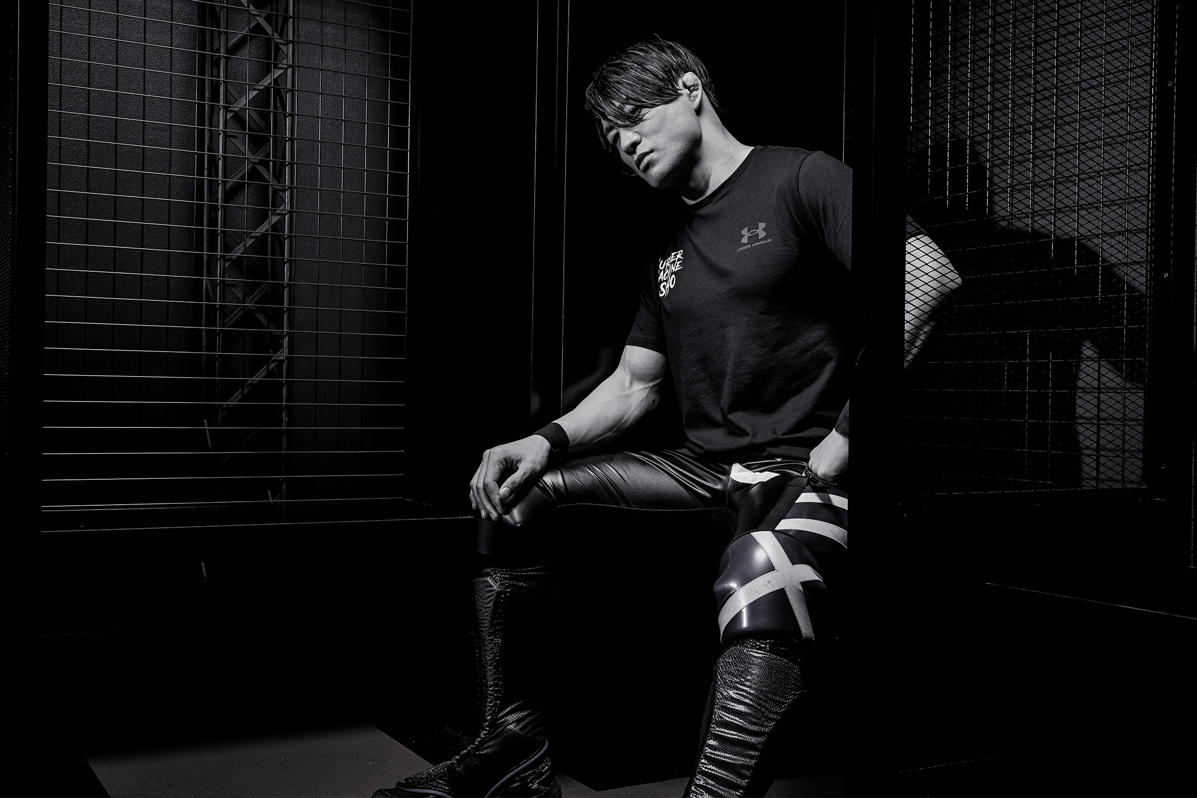 UA SHO グラフィック Tシャツ - Image 5