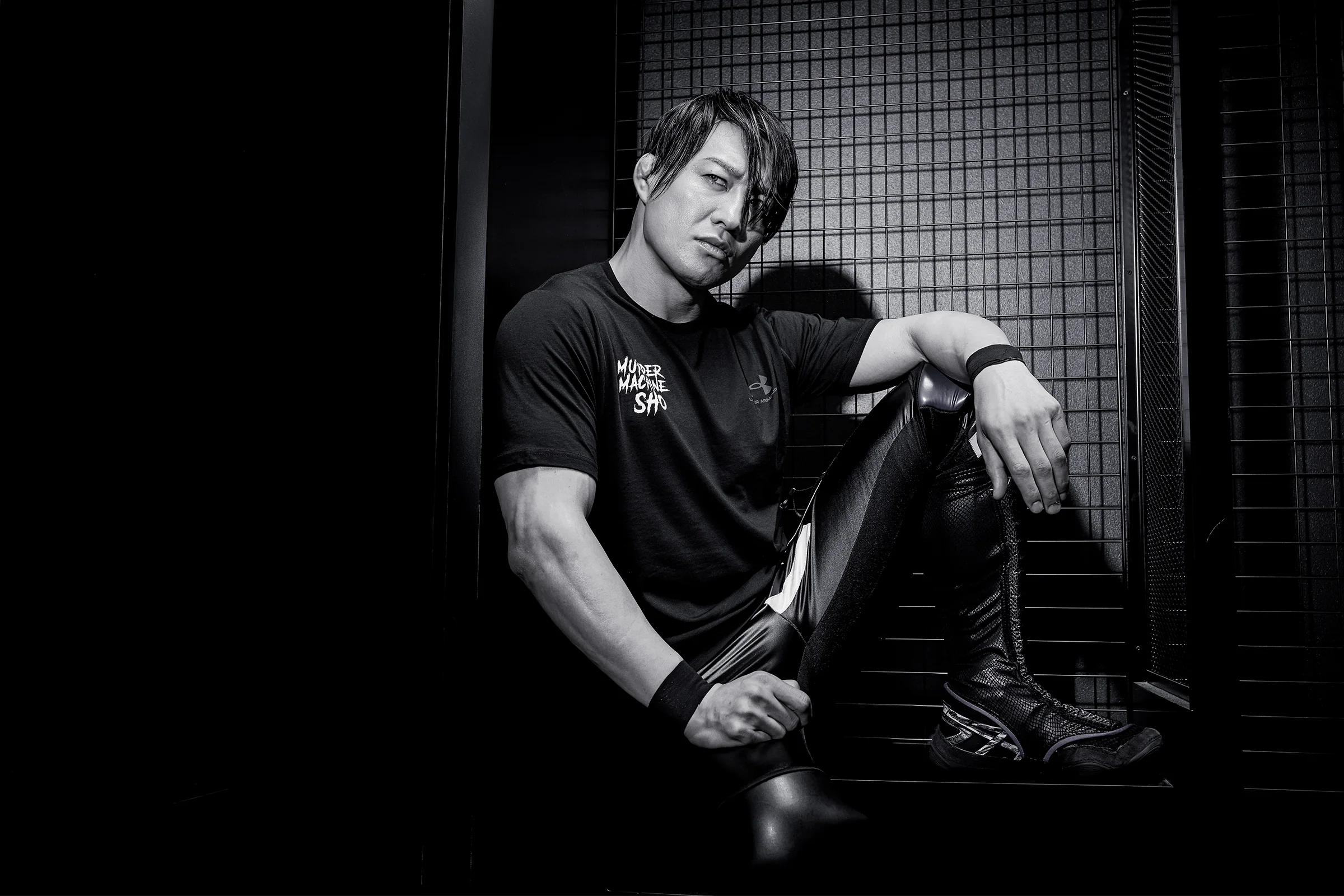 UA SHO グラフィック Tシャツ - Image 6